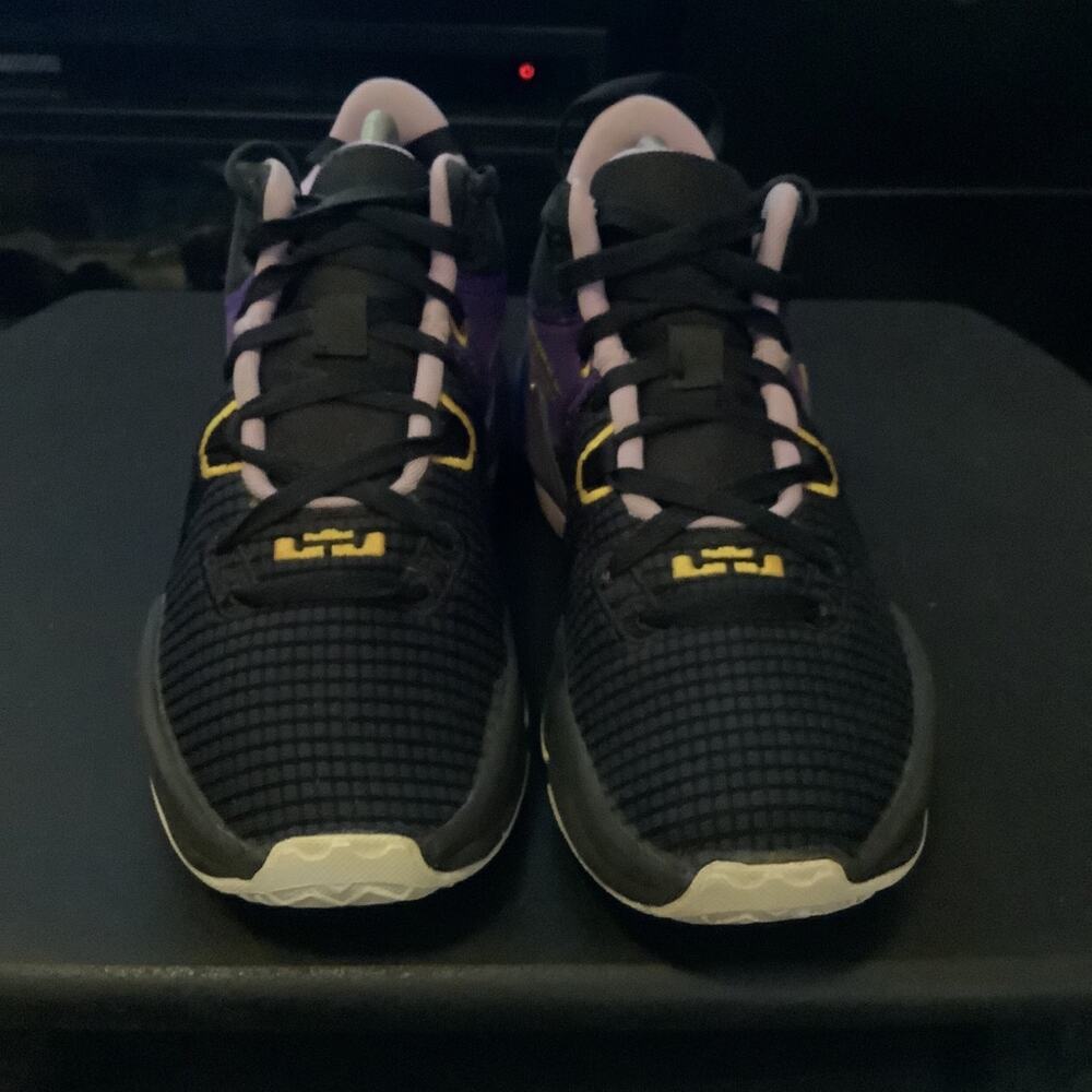 Nike LeBron Witness 7 Lakers Black / Gold / Lilac / Purple Sz Men 8.5/WMNS 10